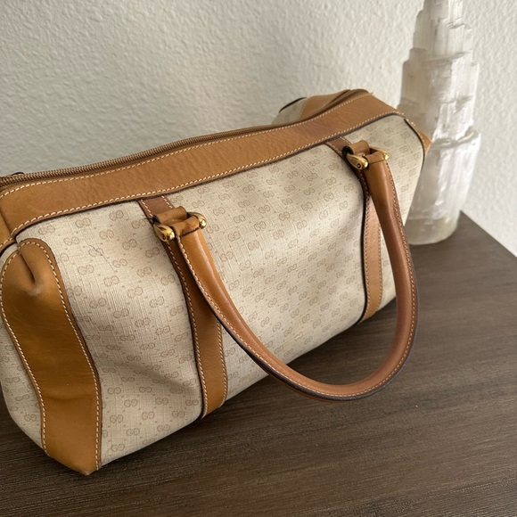 Authentic Vintage Gucci duffel handbag in Tan - Picture 4 of 15